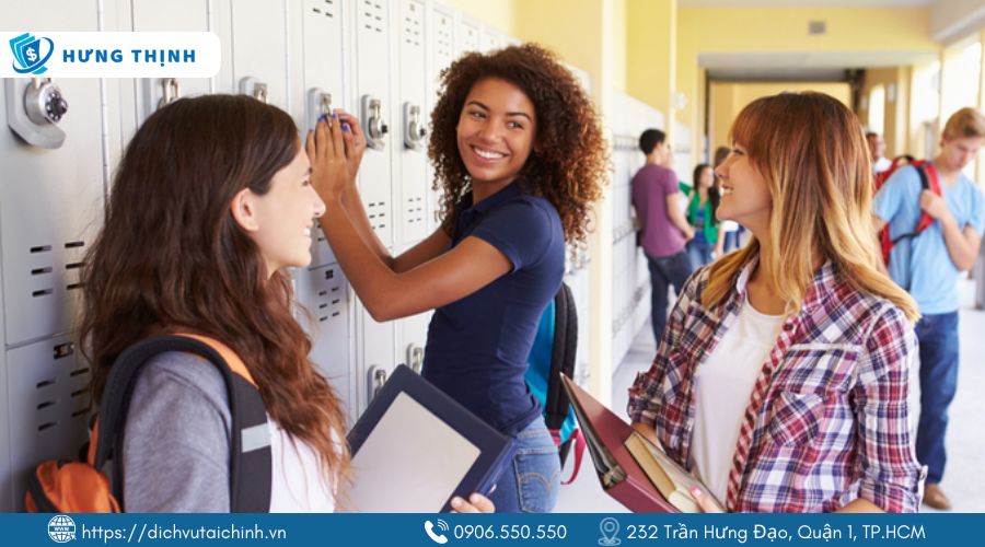 Sau khi nộp hồ sơ, học sinh sẽ chờ xét tuyển và nhận thư mời nhập học