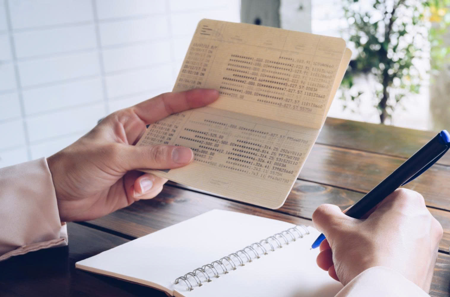 Chứng minh tài chính du học Mỹ bằng sổ tiết kiệm và giấy xác nhận số dư ngân hàng. 