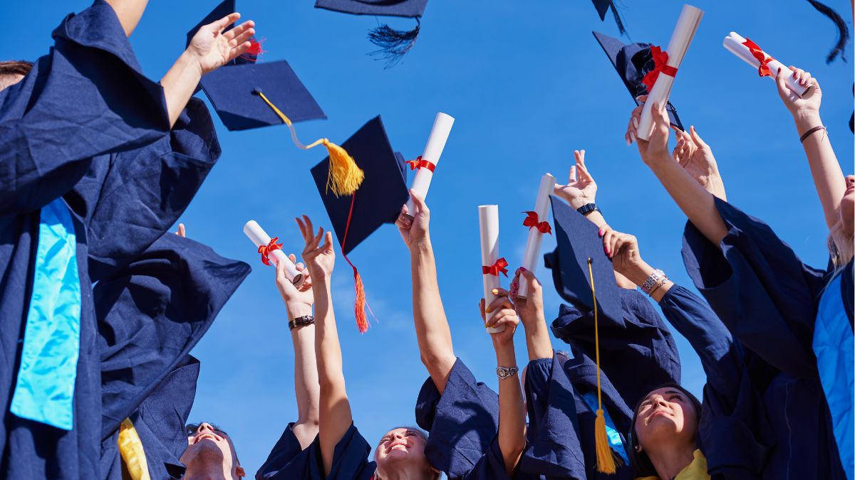 Có học bổng có cần chứng minh tài chính không? 