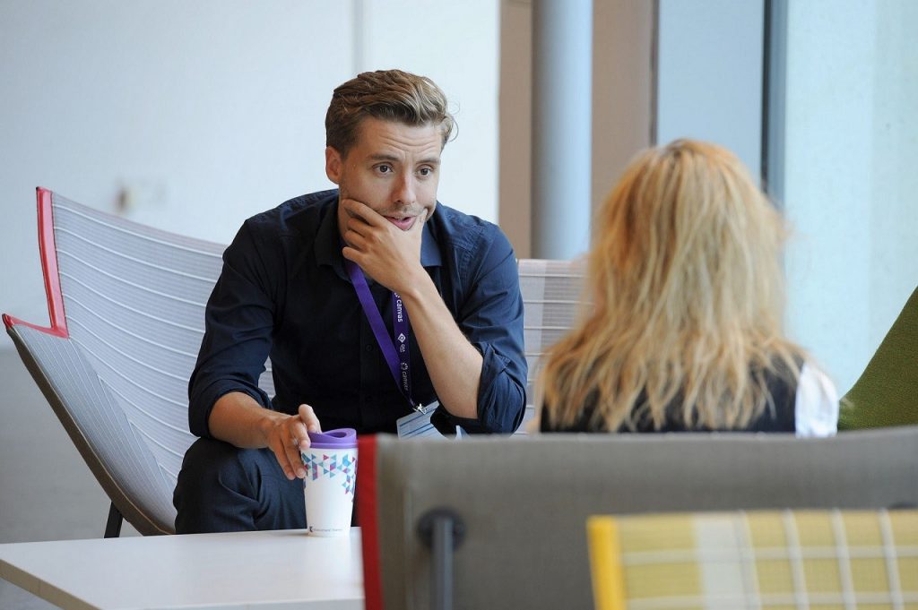 Chứng minh tài chính đảm bảo bạn có đủ năng lực theo học. 