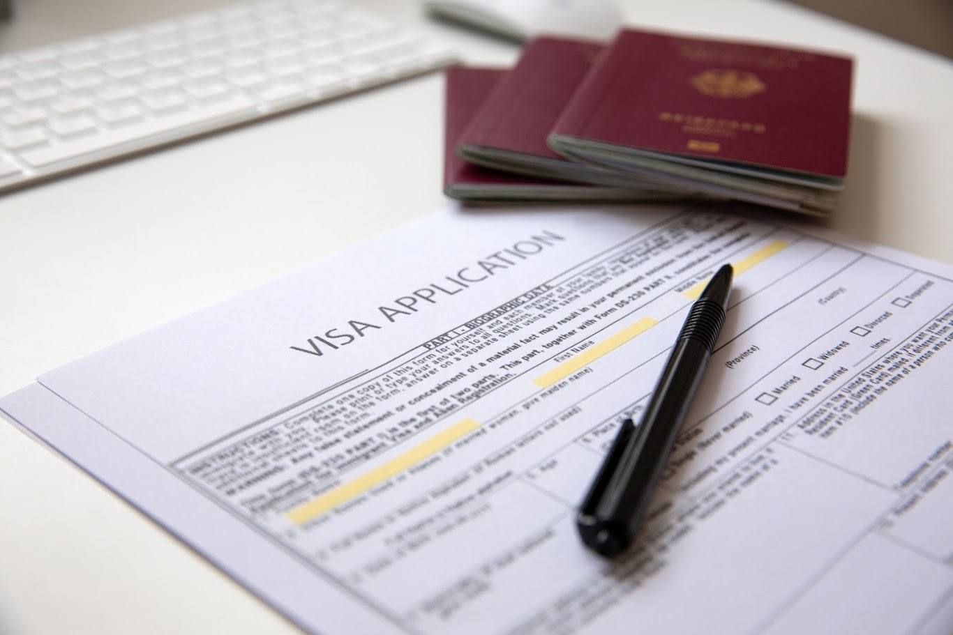 Thu nhập ổn định và phù hợp với chuyến đi sẽ giúp tăng tỷ lệ đậu visa. 