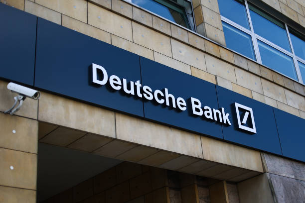 So sánh doanh nghiệp mở tài khoản phong tỏa: Nên chọn ngân hàng nào? 2 Mở tài khoản phong tỏa Deutsche Bank với độ tin cậy cao cho hồ sơ du học Đức.